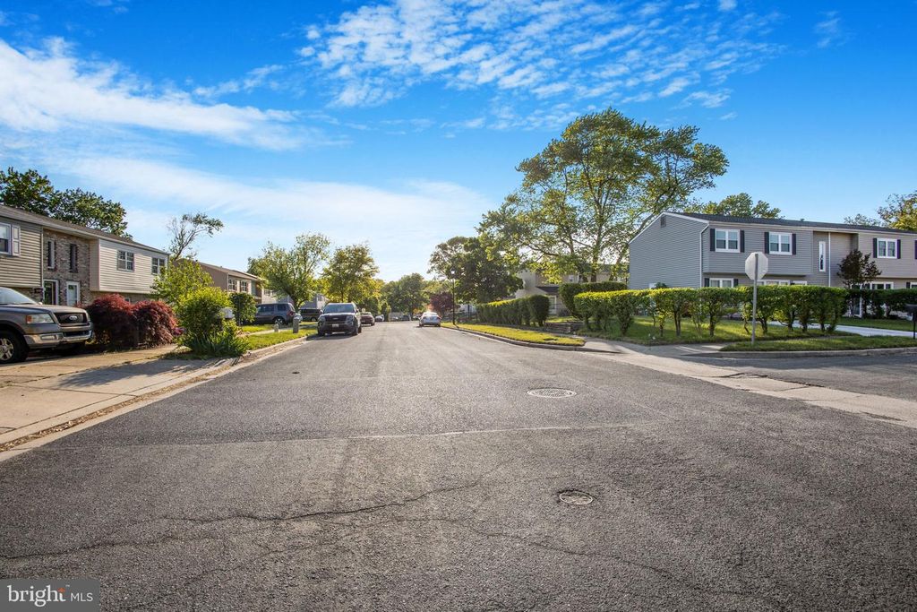 Image 15 of property listing at 1073 KINGS RD, Pasadena, MD 21122