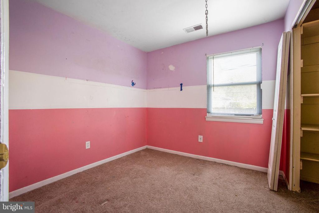 Image 27 of property listing at 1073 KINGS RD, Pasadena, MD 21122