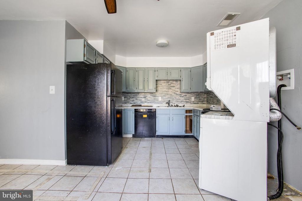 Image 37 of property listing at 1073 KINGS RD, Pasadena, MD 21122