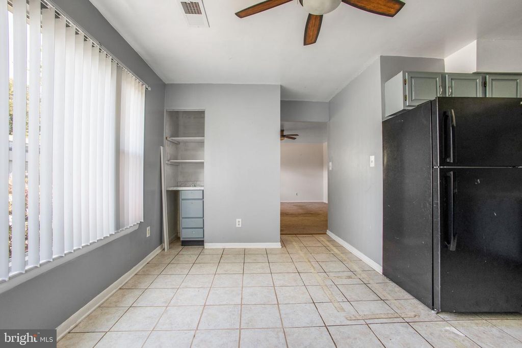Image 38 of property listing at 1073 KINGS RD, Pasadena, MD 21122