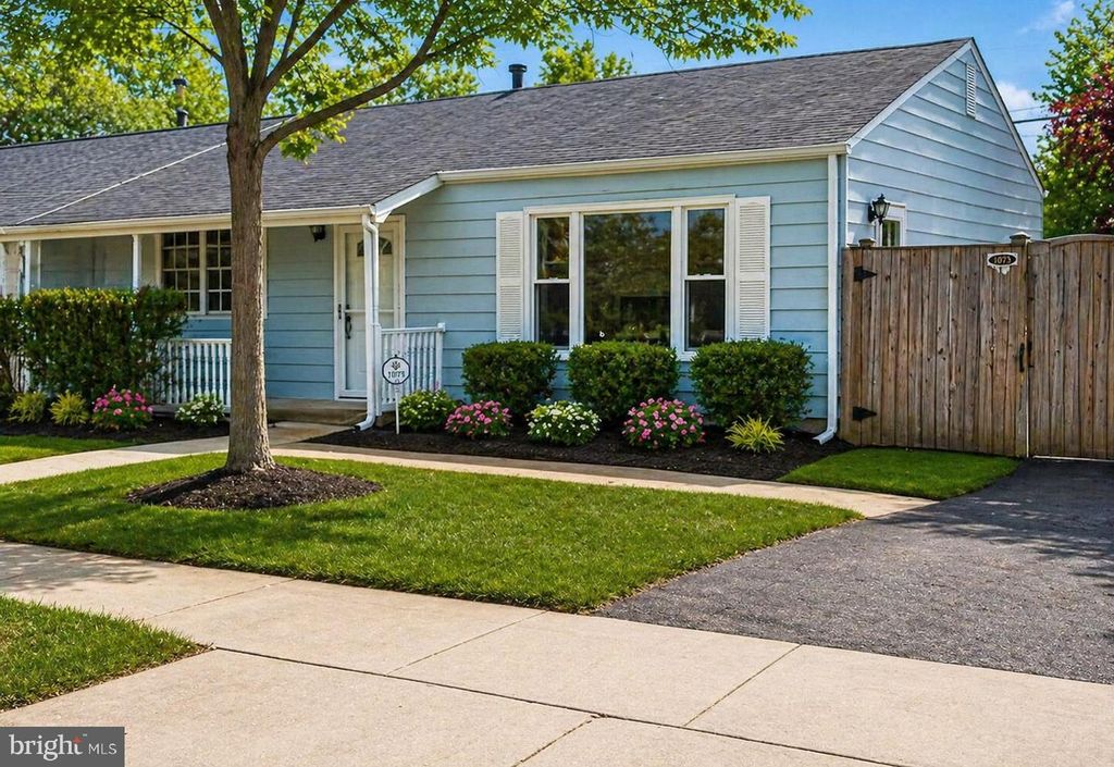 Image 4 of property listing at 1073 KINGS RD, Pasadena, MD 21122