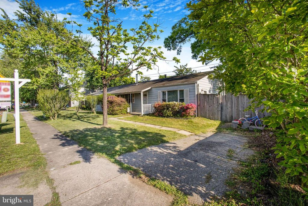 Image 9 of property listing at 1073 KINGS RD, Pasadena, MD 21122