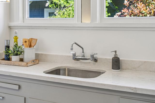 21 Portsmouth Road, Piedmont, CA 94610