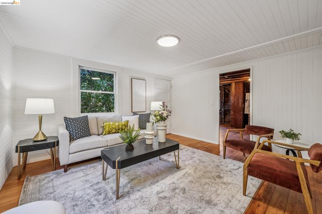 21 Portsmouth Road, Piedmont, CA 94610