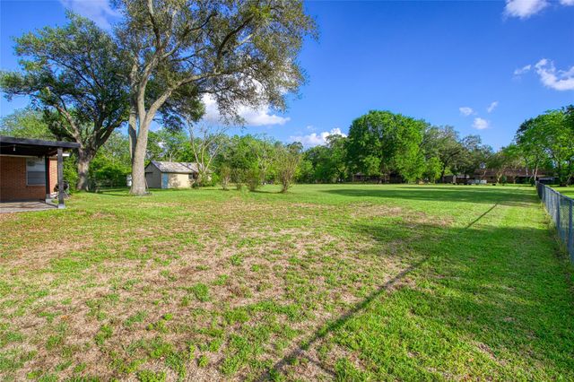 1618 Bernie Avenue, Rosenberg, TX 77471