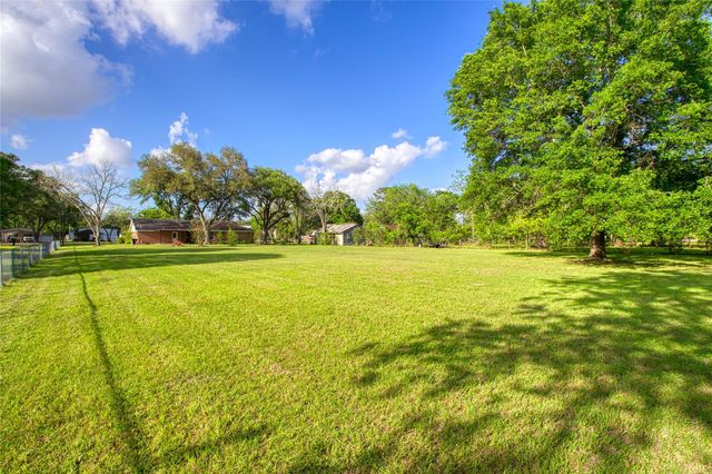 1618 Bernie Avenue, Rosenberg, TX 77471