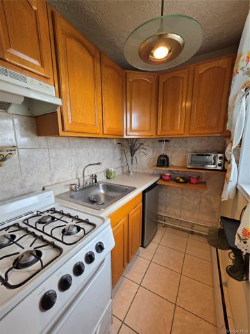 129 Beach 118th Street 5A, Rockaway Park, NY 11694