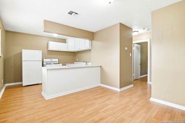 1827 highland, San Antonio, TX 78210