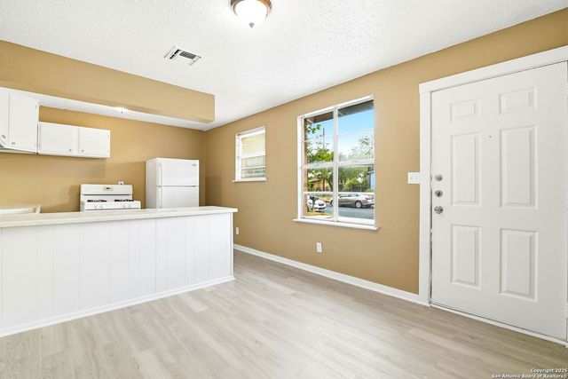 1827 highland, San Antonio, TX 78210