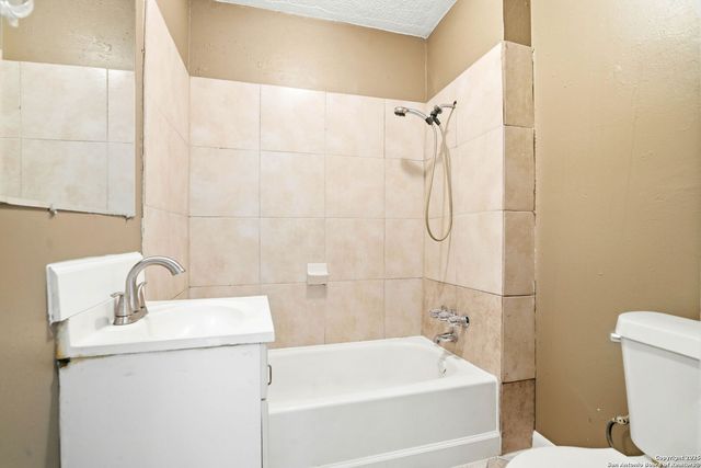 1827 highland, San Antonio, TX 78210