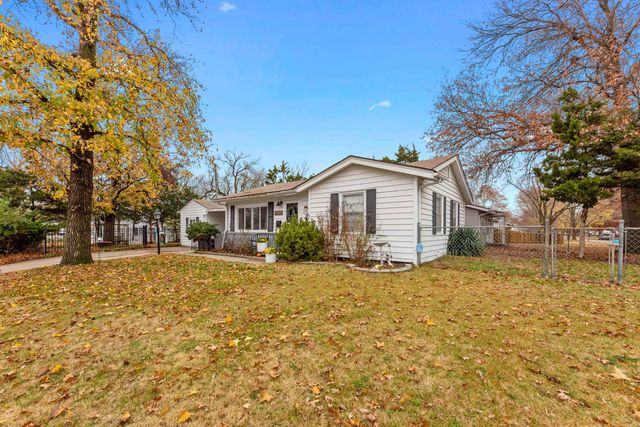 3502 W 15th St N, Wichita, KS 67203