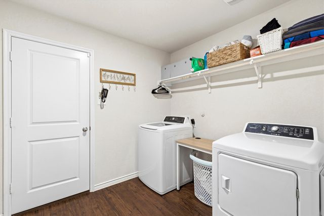 208 Hitching Post Road, Red Oak, TX 75154