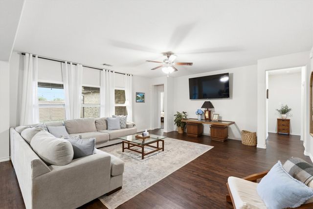 208 Hitching Post Road, Red Oak, TX 75154