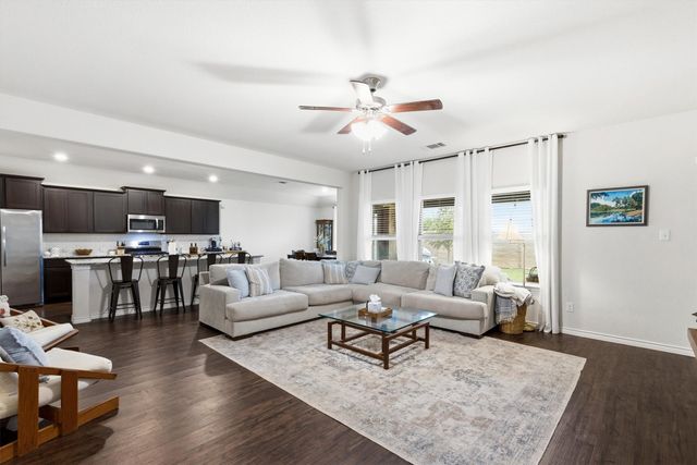 208 Hitching Post Road, Red Oak, TX 75154