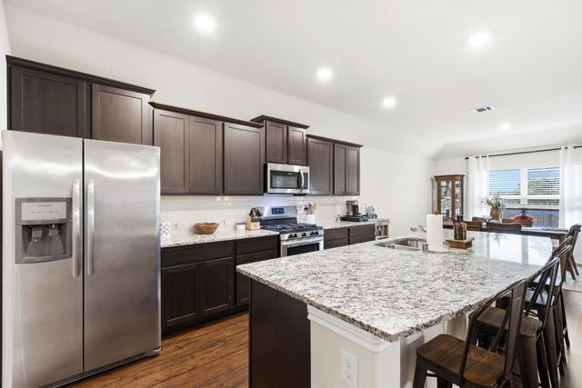 208 Hitching Post Road, Red Oak, TX 75154