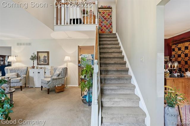38630 Meeting House Lane, Livonia, MI 48154