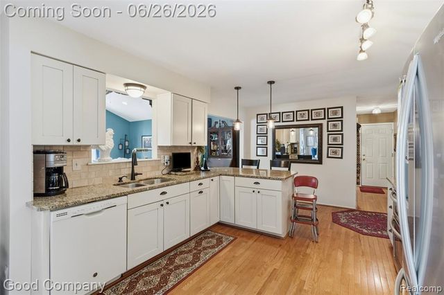 38630 Meeting House Lane, Livonia, MI 48154