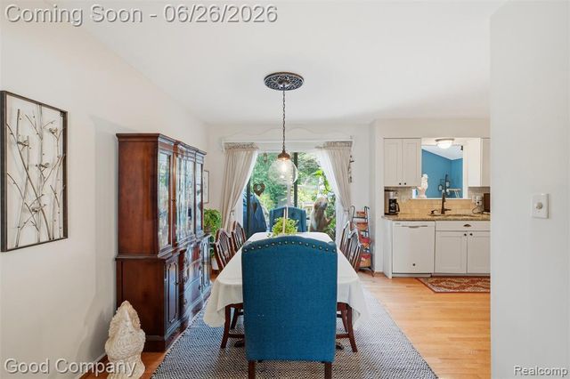 38630 Meeting House Lane, Livonia, MI 48154