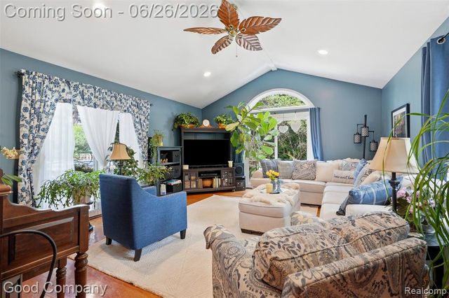 38630 Meeting House Lane, Livonia, MI 48154