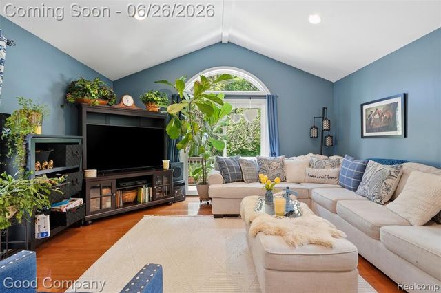 38630 Meeting House Lane, Livonia, MI 48154