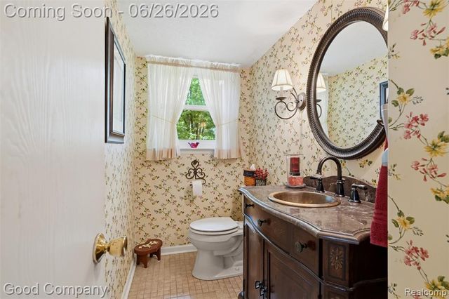 38630 Meeting House Lane, Livonia, MI 48154