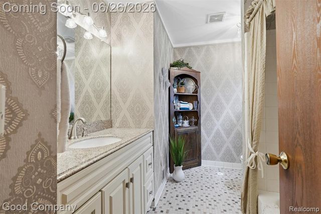 38630 Meeting House Lane, Livonia, MI 48154