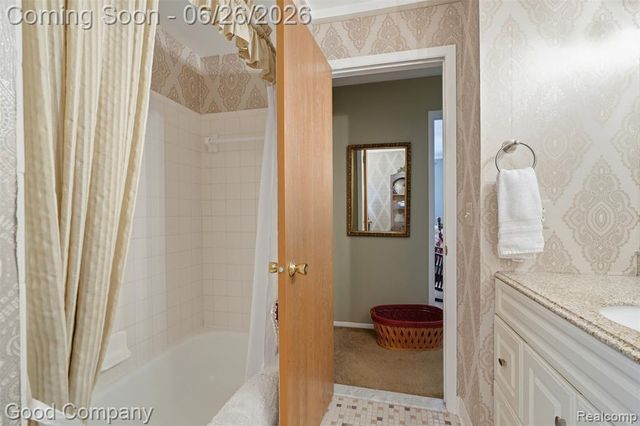 38630 Meeting House Lane, Livonia, MI 48154
