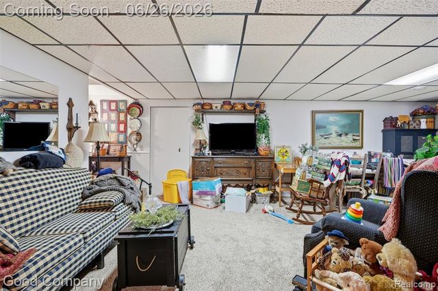 38630 Meeting House Lane, Livonia, MI 48154