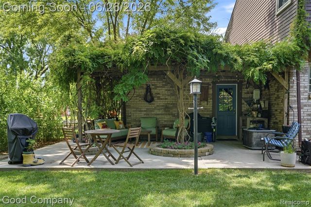 38630 Meeting House Lane, Livonia, MI 48154