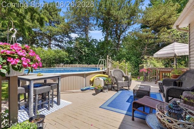 38630 Meeting House Lane, Livonia, MI 48154