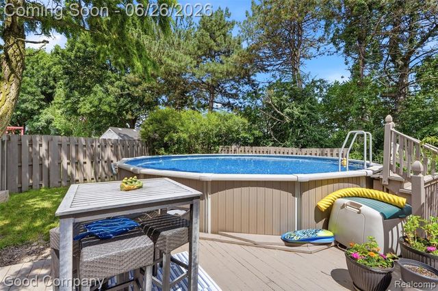 38630 Meeting House Lane, Livonia, MI 48154