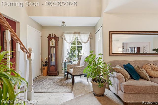 38630 Meeting House Lane, Livonia, MI 48154