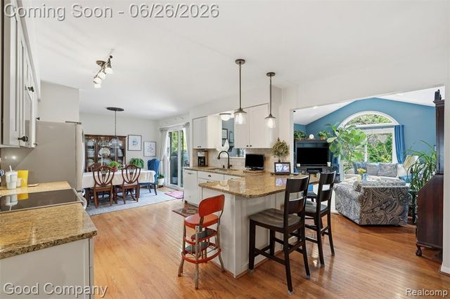 38630 Meeting House Lane, Livonia, MI 48154