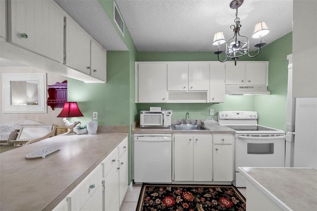 3277 FOX CHASE CIRCLE N 105, Palm Harbor, FL 34683