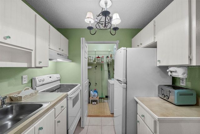 3277 FOX CHASE CIRCLE N 105, Palm Harbor, FL 34683