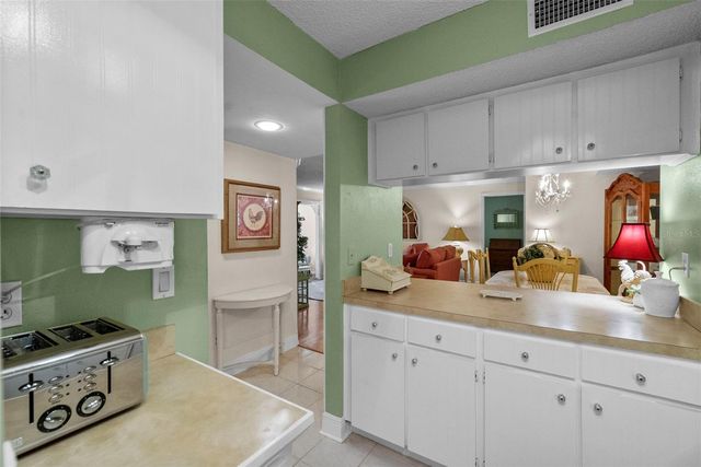 3277 FOX CHASE CIRCLE N 105, Palm Harbor, FL 34683