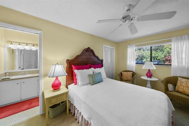 3277 FOX CHASE CIRCLE N 105, Palm Harbor, FL 34683