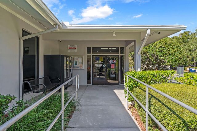 3277 FOX CHASE CIRCLE N 105, Palm Harbor, FL 34683