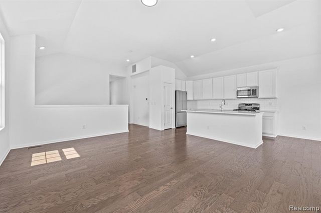 49503 Lantern Way 42, Canton, MI 48188