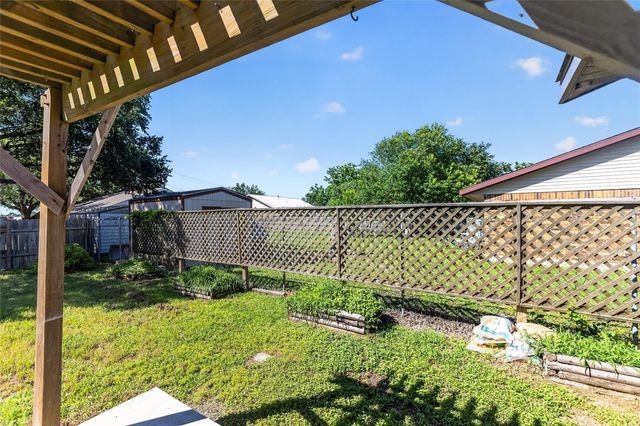 1308 Pendergrass ST, Lockhart, TX 78644