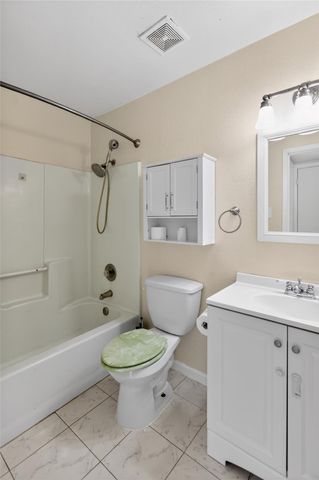 1308 Pendergrass ST, Lockhart, TX 78644