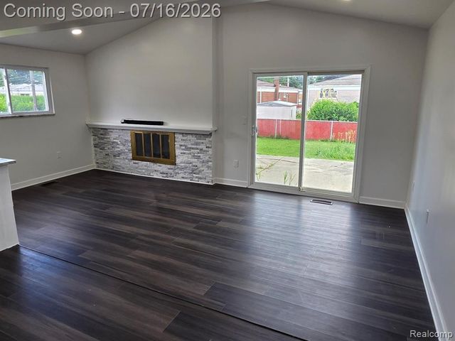 12872 14 Mile Road, Warren, MI 48088