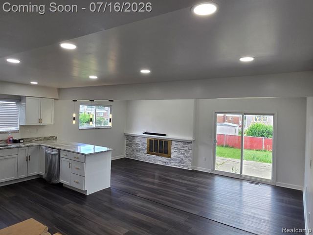12872 14 Mile Road, Warren, MI 48088