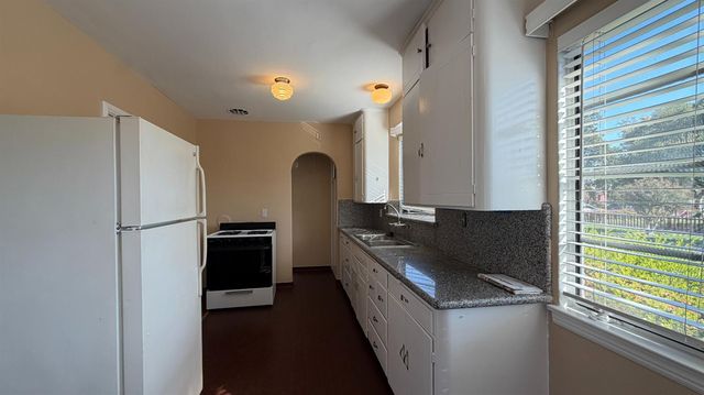 1405 N Vagedes Avenue, Fresno, CA 93728