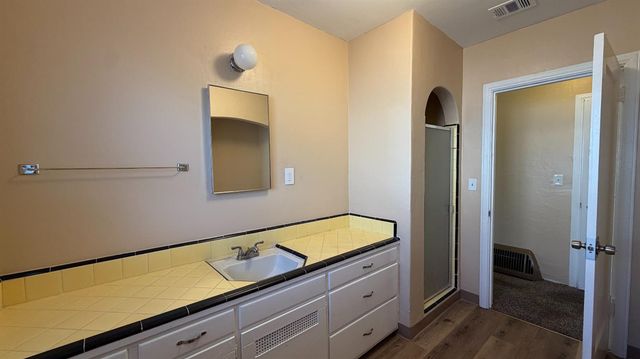 1405 N Vagedes Avenue, Fresno, CA 93728