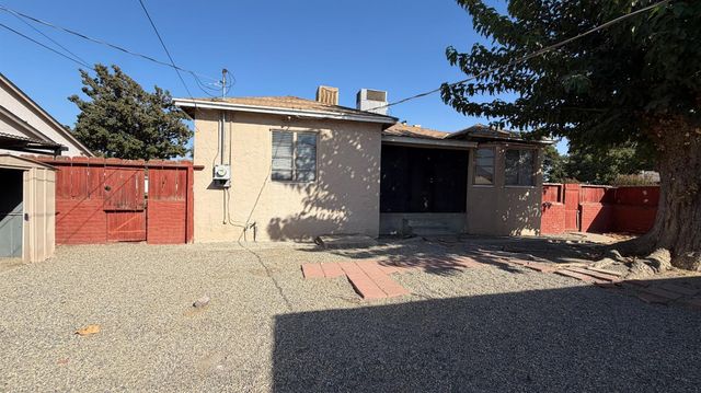 1405 N Vagedes Avenue, Fresno, CA 93728