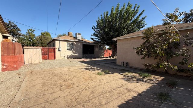 1405 N Vagedes Avenue, Fresno, CA 93728