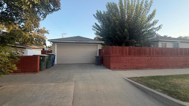 1405 N Vagedes Avenue, Fresno, CA 93728