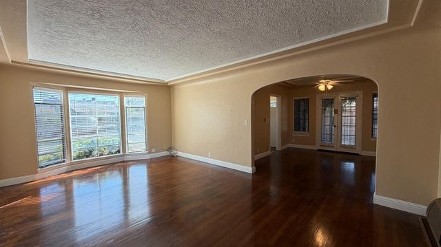 1405 N Vagedes Avenue, Fresno, CA 93728