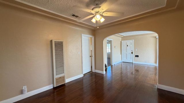 1405 N Vagedes Avenue, Fresno, CA 93728